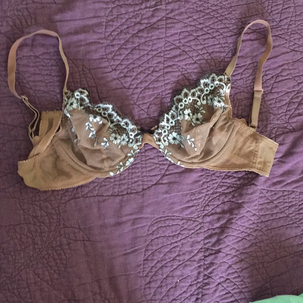 Nude bra with black and white pattern